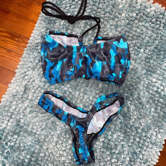 Blue two piece bikini Camouflage design - Picture 3 of 7